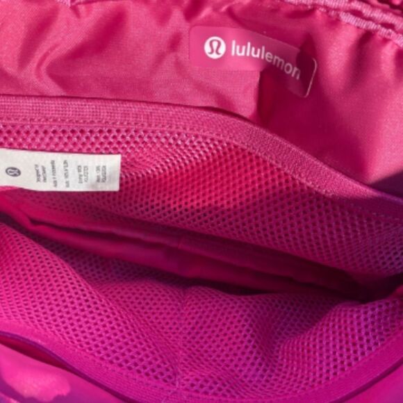 Lululemon  Everywhere Belt Bag SONIC PINK NWT RARE AND PERFECT  SOLD OUT - Picture 3 of 3